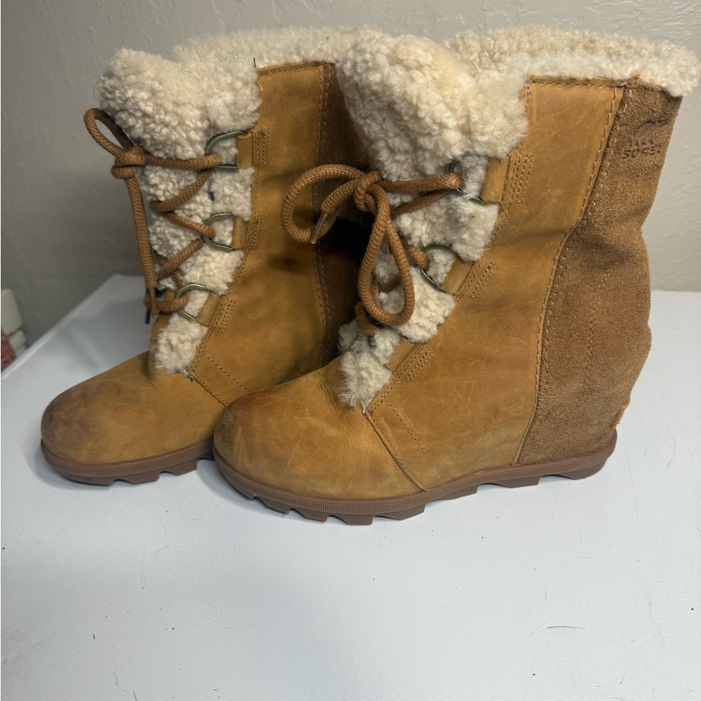 Sorel Women's Brown Shearling-Lined Winter Boots